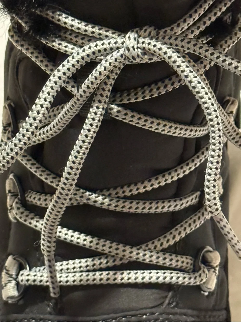 Khombu cozy black